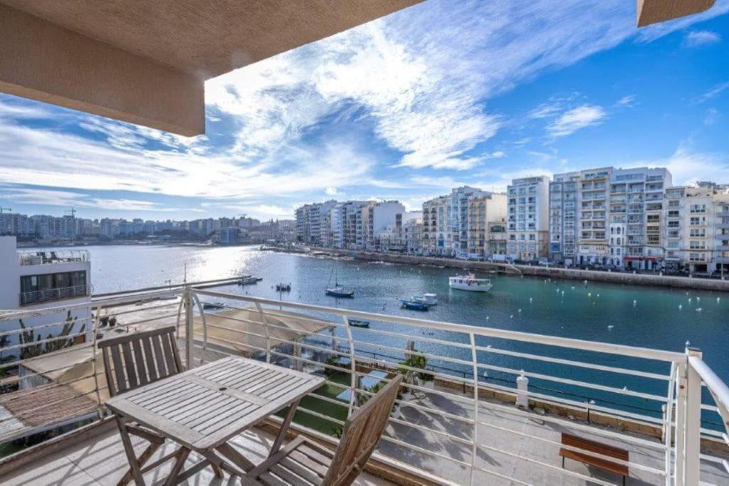 St Julians Seafront Apartment *