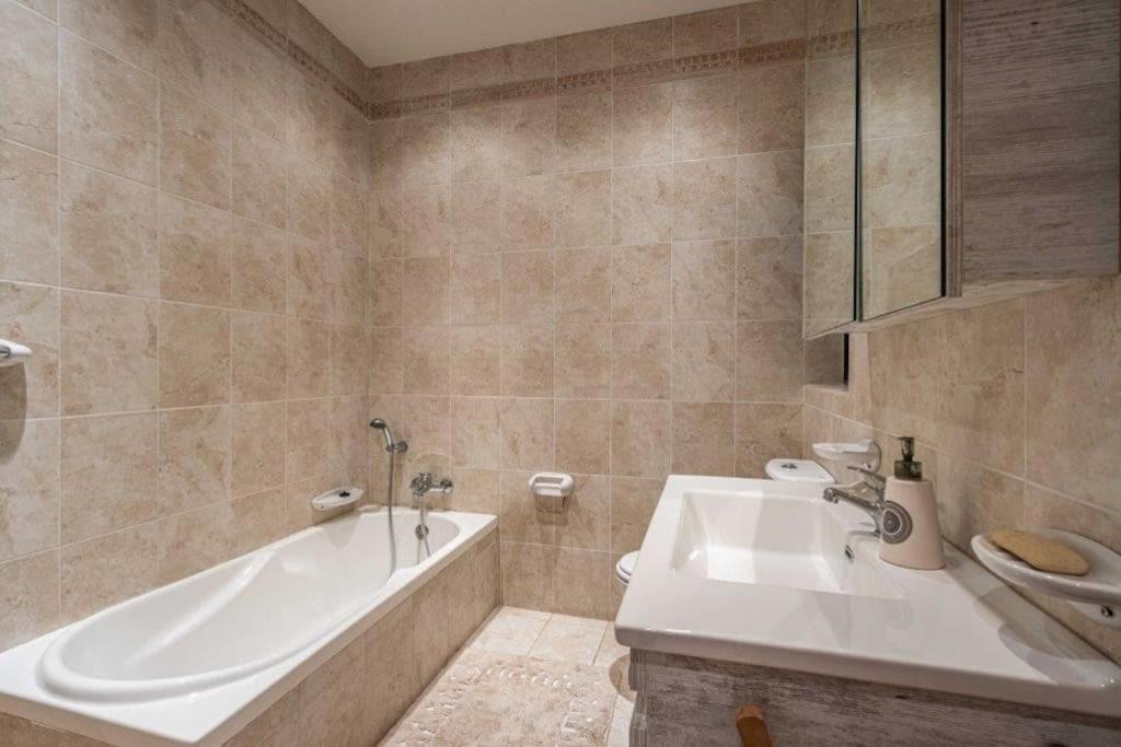 St Julians Seafront Apartment *