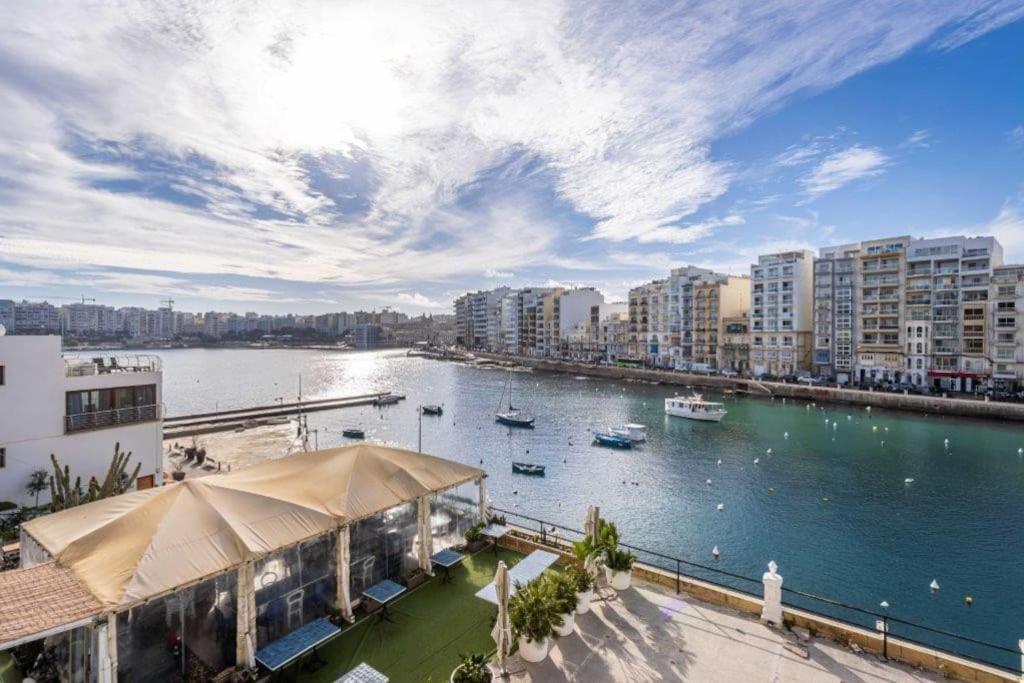 Апартаменты St Julians Seafront *